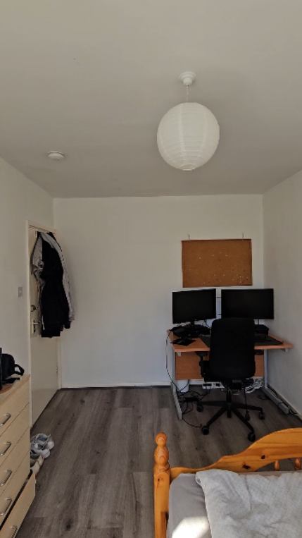 Room Spring Walk in Greater London