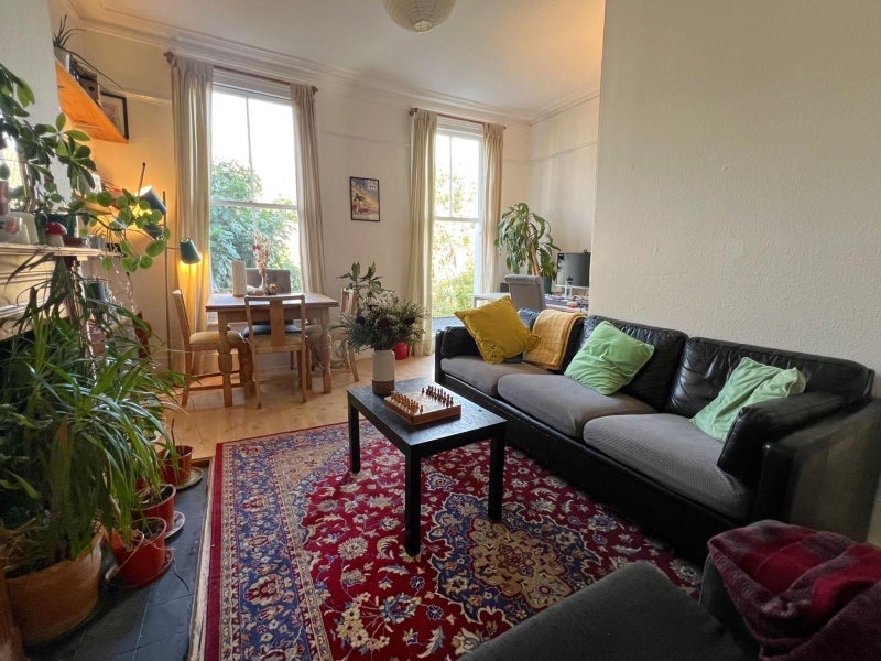 Flat Stapleton Hall Road in Greater London