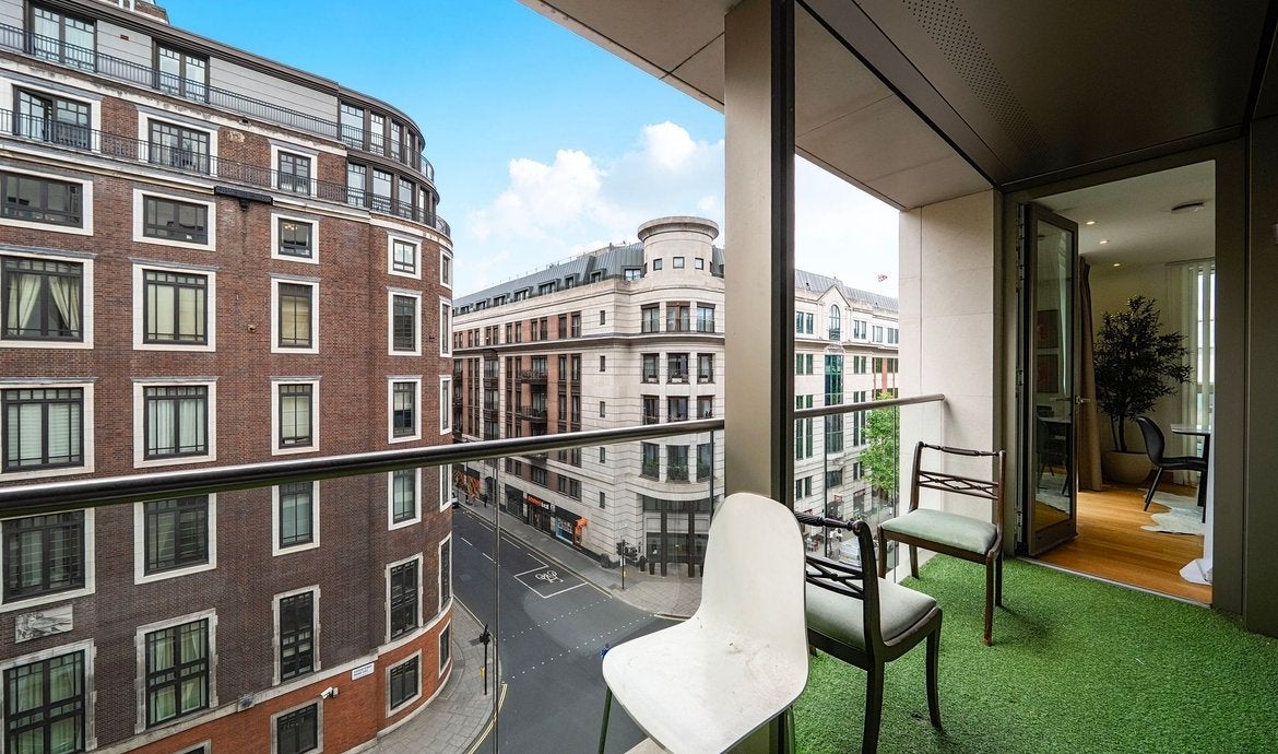 Flat Horseferry Road in City of Westminster