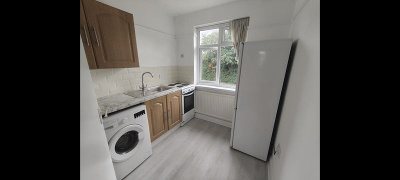 Flat Blackamoor Lane in Maidenhead