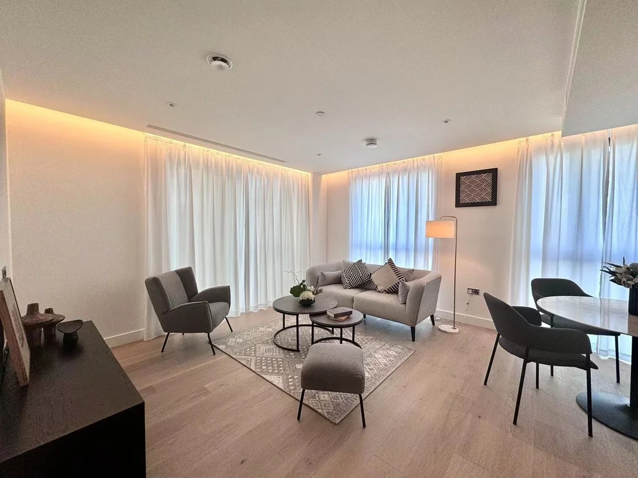 Flat Addison Road in London
