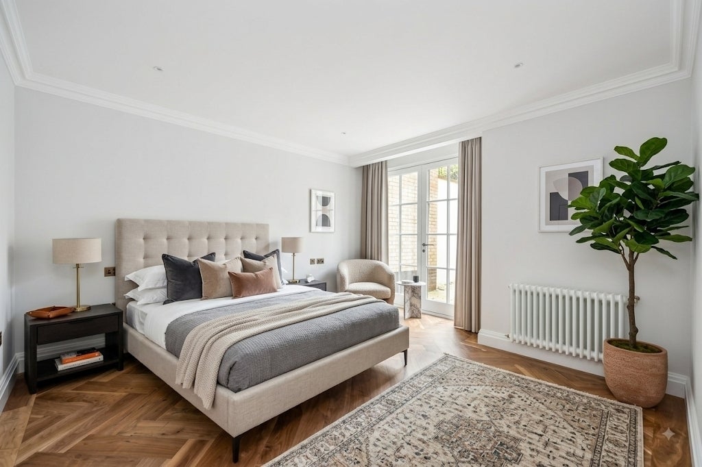 Flat Sloane Gardens in Greater London