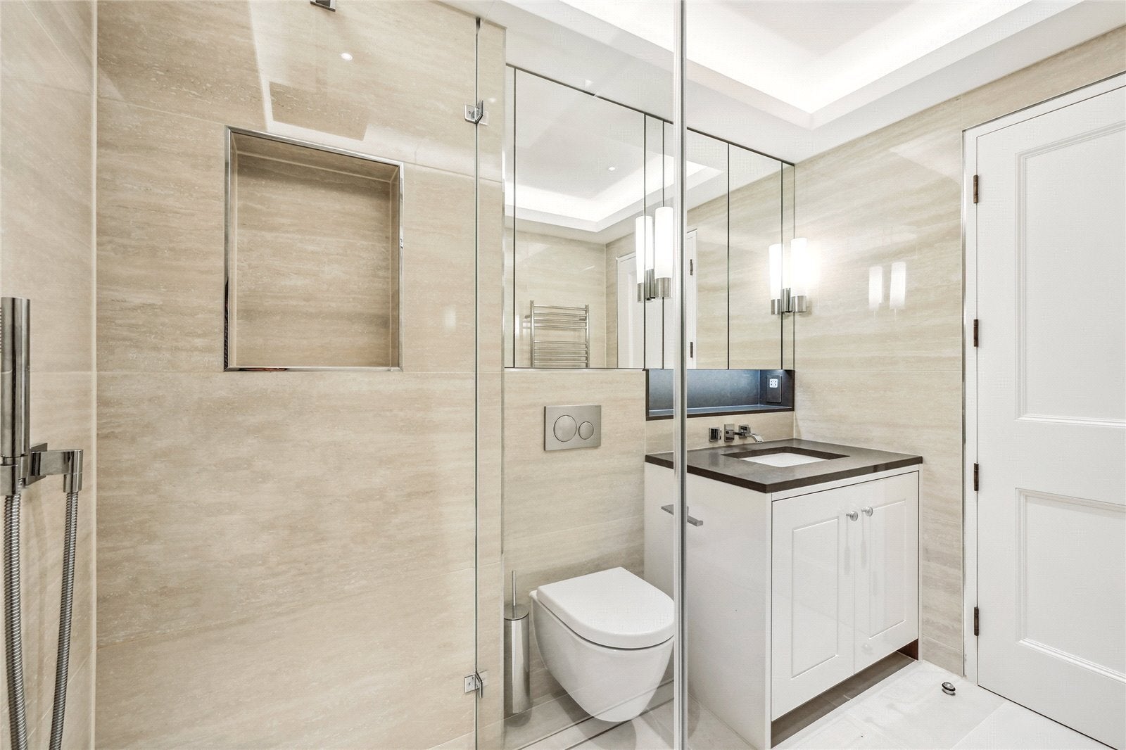 Flat Sloane Gardens in Greater London