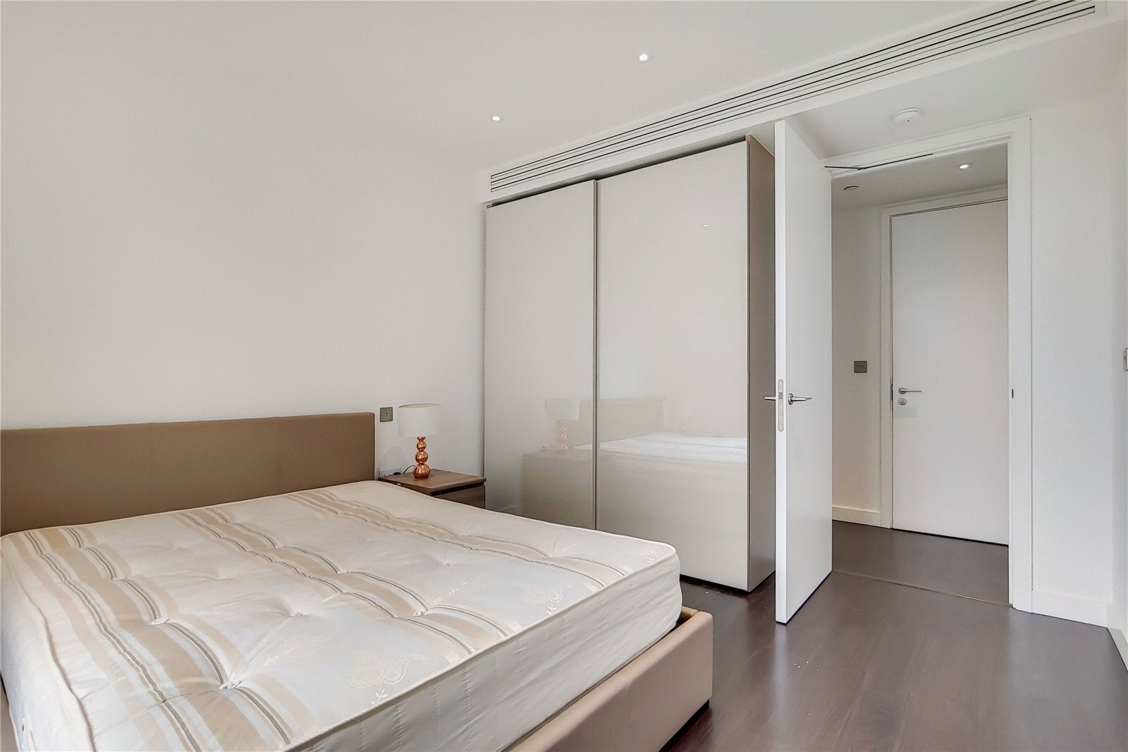 Flat Alie Street in Greater London