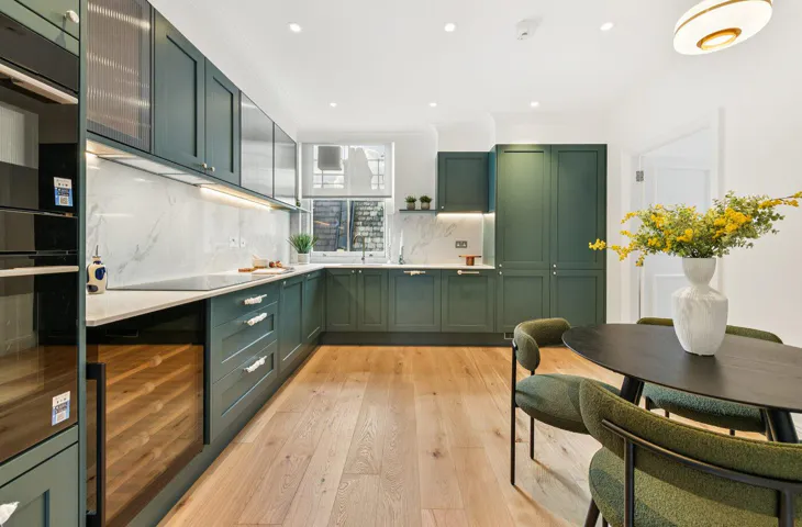 Flat Gloucester Road in Greater London