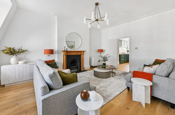 Flat Gloucester Road in Greater London