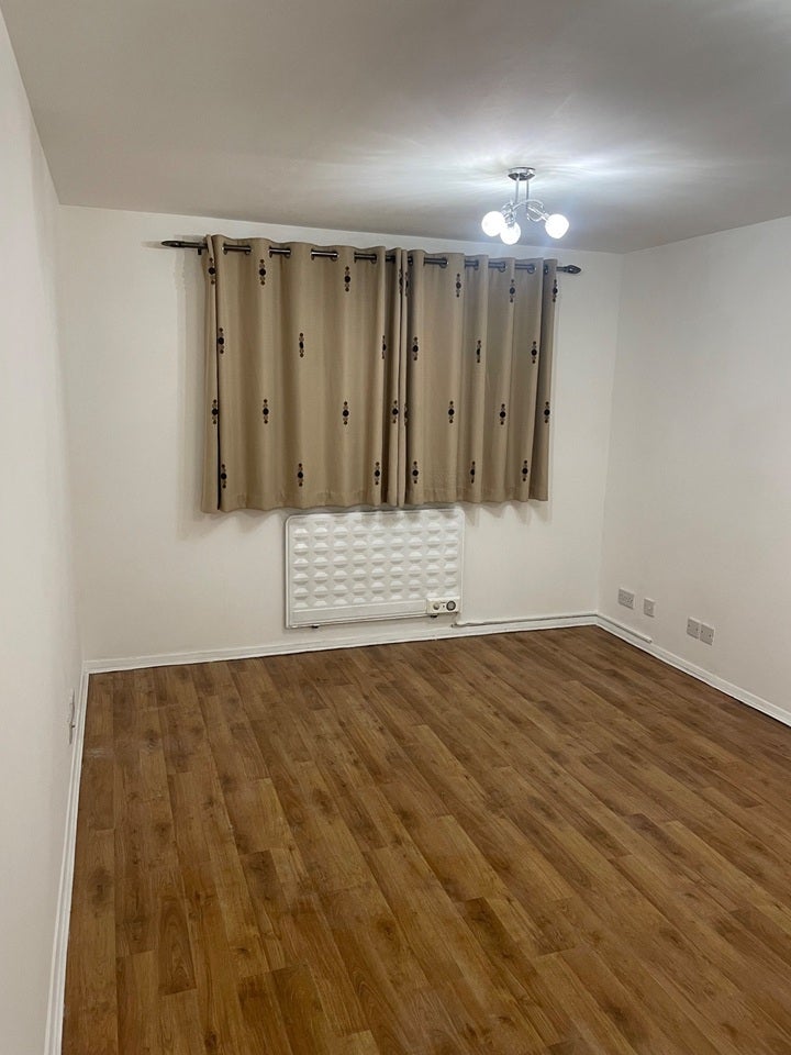 Flat Greenslade Road in Greater London