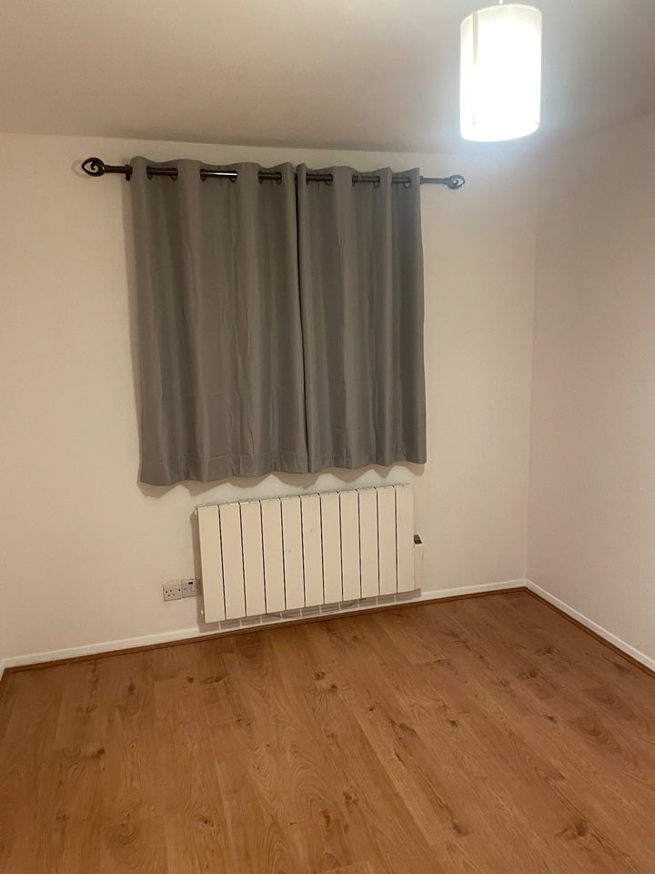 Flat Greenslade Road in Greater London