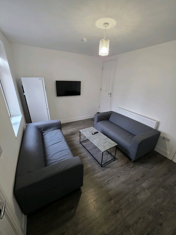 Room Metchley Lane in Birmingham
