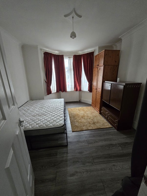Flat Fairholme Road in London