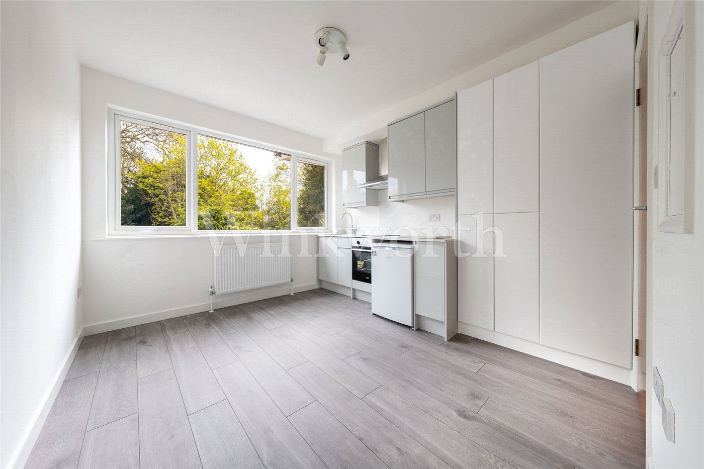 Flat Hoop Lane in Greater London