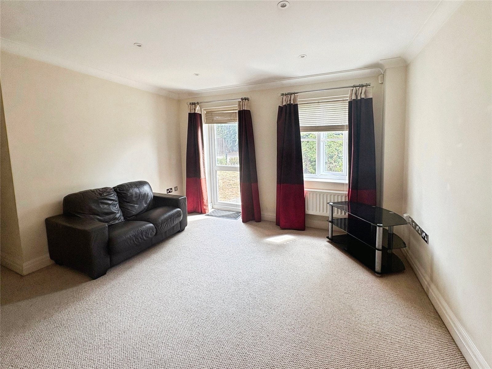 Flat Goldsworth Road in Woking