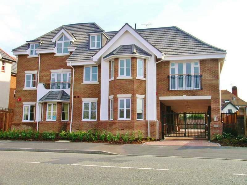 Flat Goldsworth Road in Woking