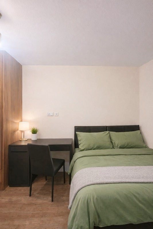 Room Galleywall Road in Greater London