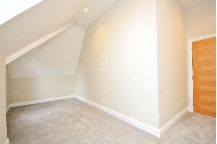 Flat Ward Close in Greater London