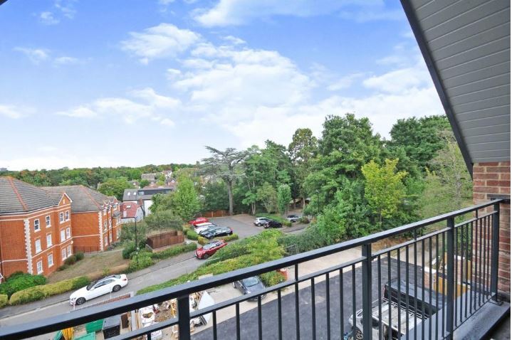 Flat Ward Close in Greater London