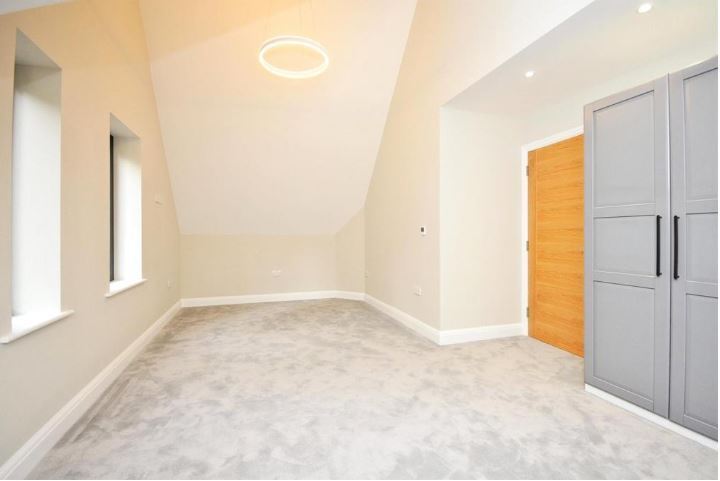 Flat Ward Close in Greater London