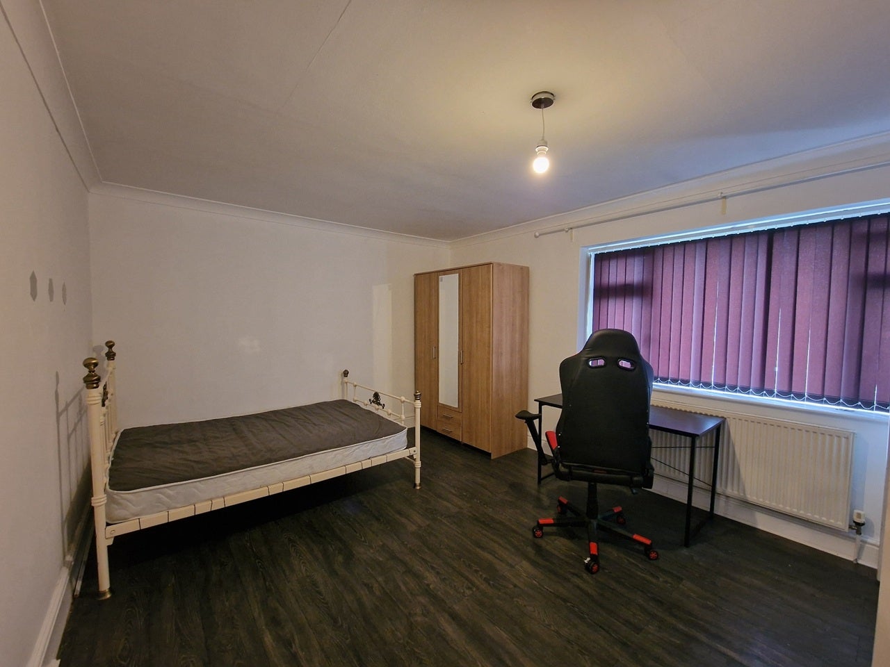 Room Wingate Road in Salford