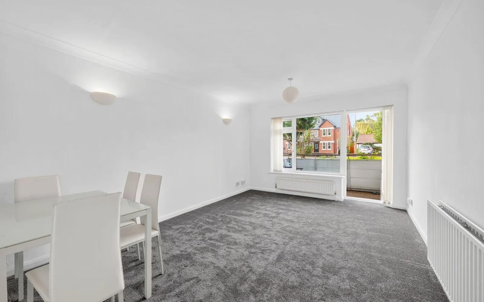 Flat Queens Road in Elmbridge