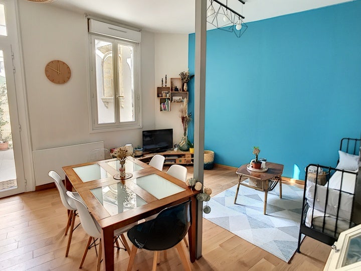 Flat Rue Brian in Bordeaux