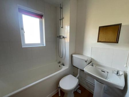 Flat Oamaru Way in Devizes