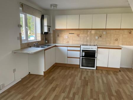 Flat Oamaru Way in Devizes