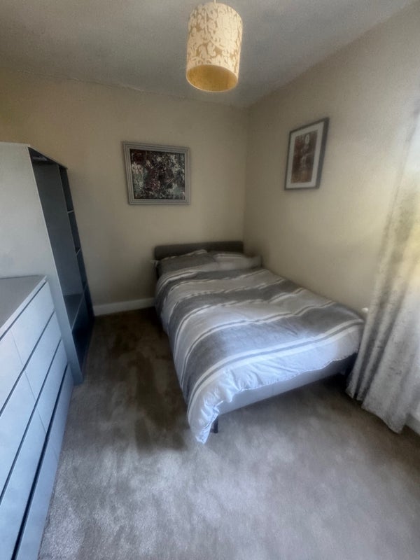 Room Lansdowne Road in Greater London