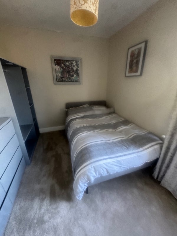 Room Lansdowne Road in Greater London