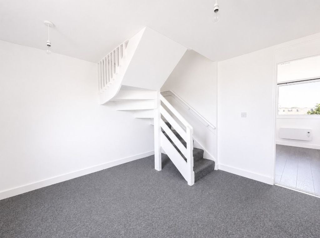 Flat Williams Close in Gosport