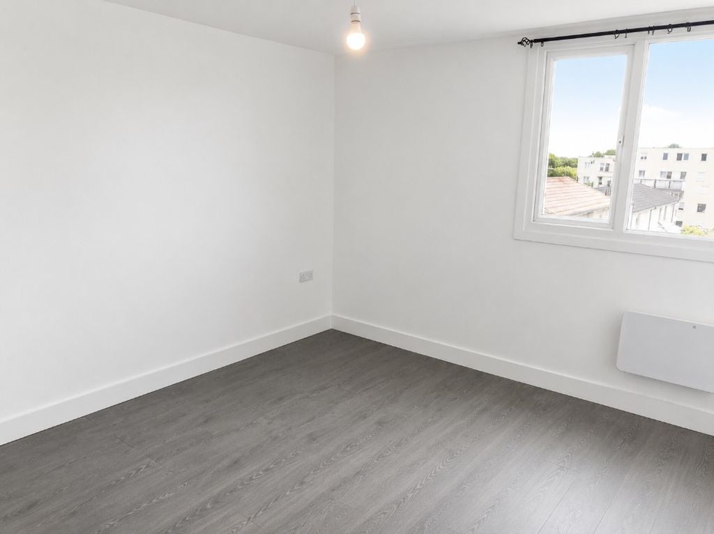 Flat Williams Close in Gosport