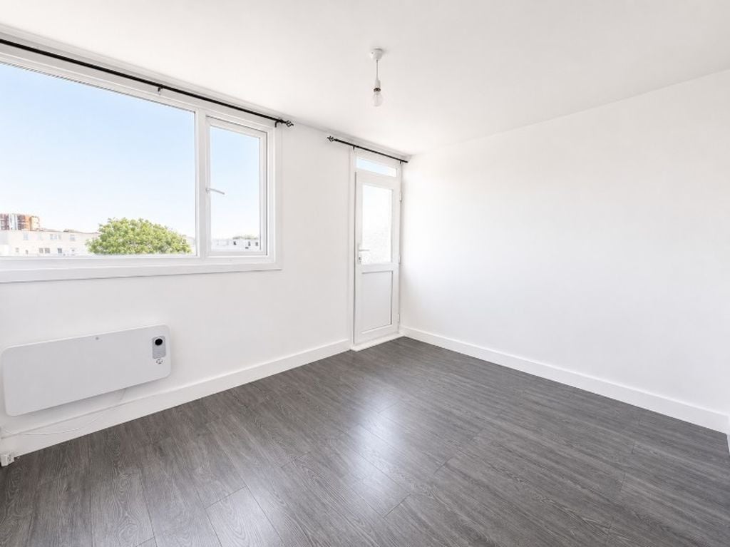Flat Williams Close in Gosport
