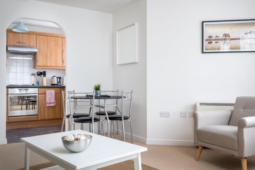 Flat Lloyd Close in Cheltenham