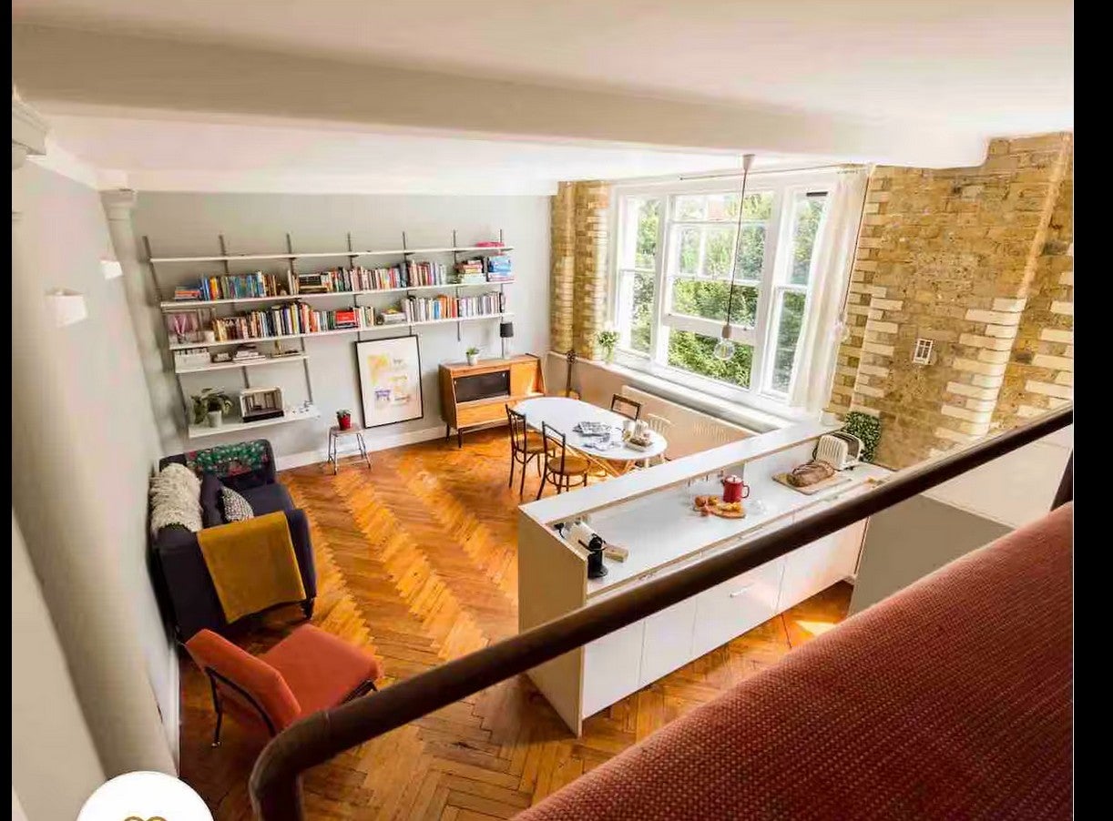 Flat Greenwood Road in Greater London