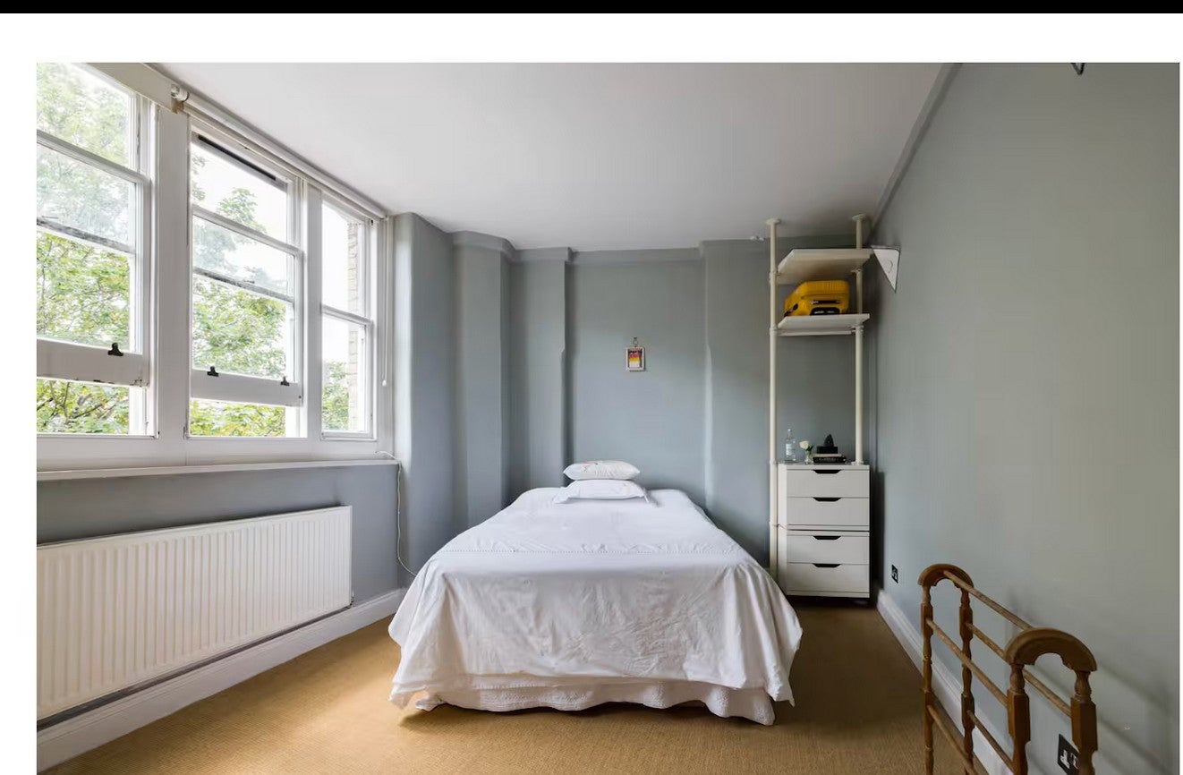 Flat Greenwood Road in Greater London