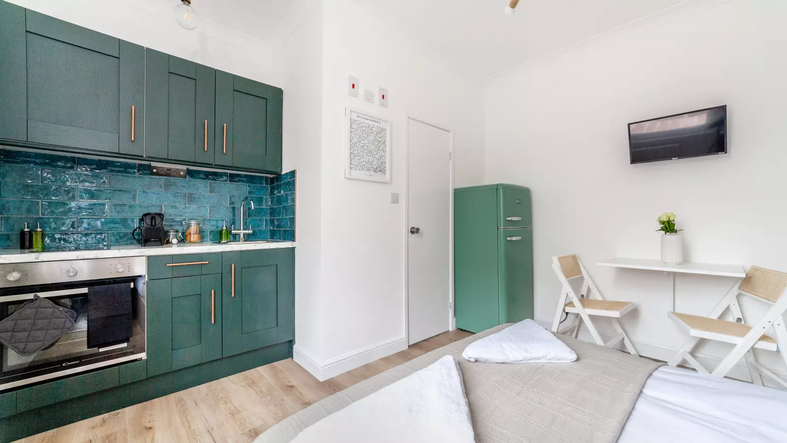 Flat Blackstock Road in Greater London