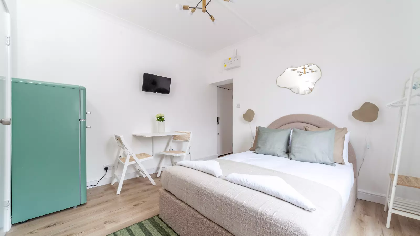 Flat Blackstock Road in Greater London