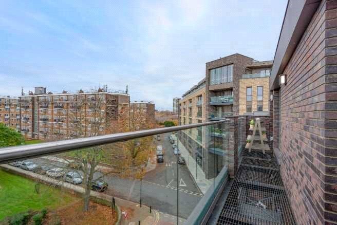 Flat Grange Walk in Greater London