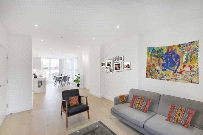 Flat Grange Walk in Greater London
