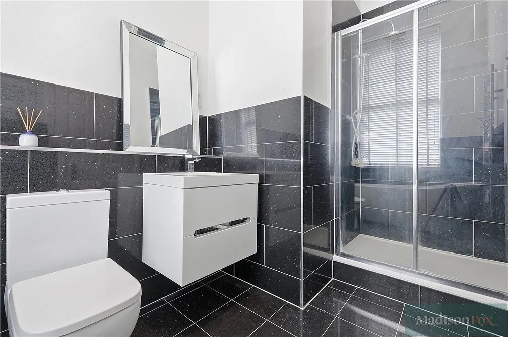 Flat Richmond Drive in Greater London