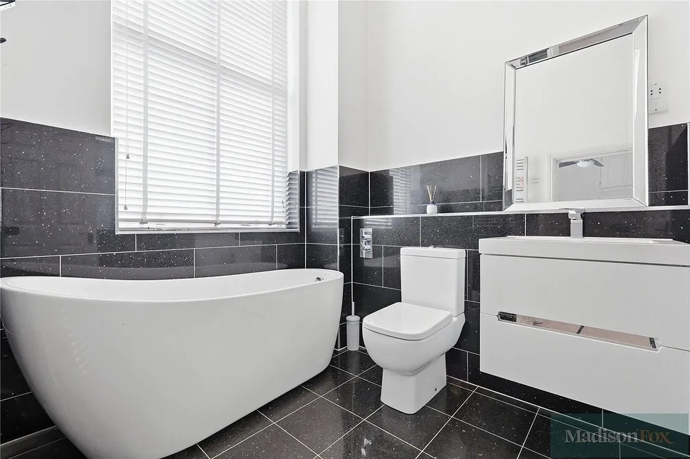 Flat Richmond Drive in Greater London