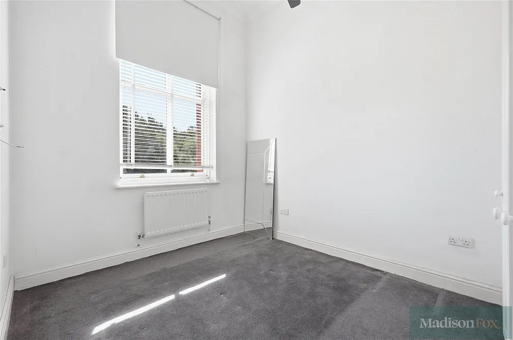 Flat Richmond Drive in Greater London