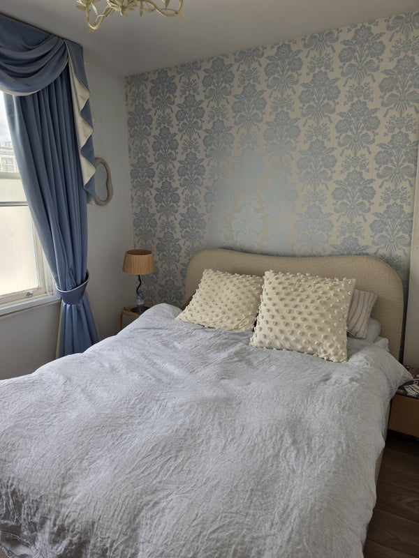 Room Sinclair Road in Greater London