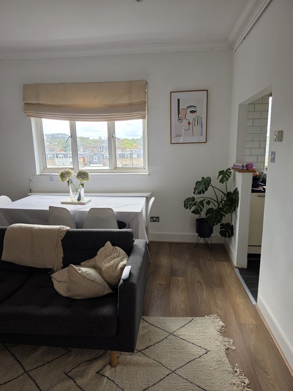 Room Sinclair Road in Greater London