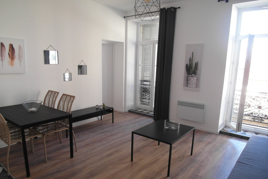 Flat Rue Sénac de Meilhan in Marseille