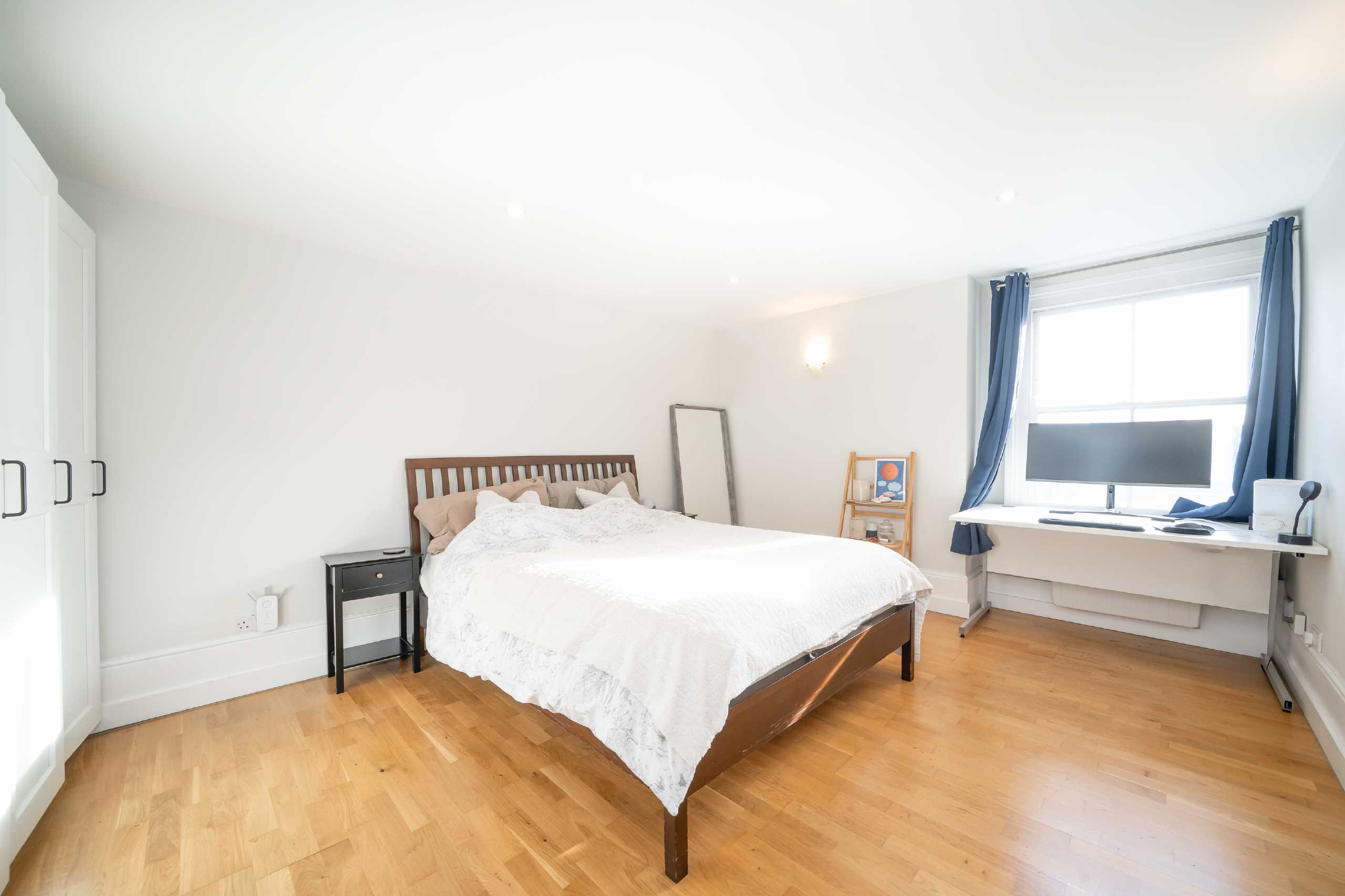 Flat Brixton Road in Greater London
