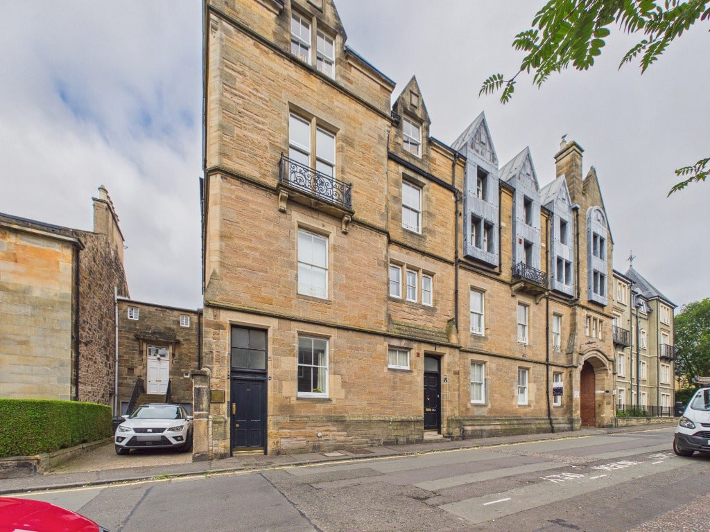 Flat Upper Gray Street in City of Edinburgh