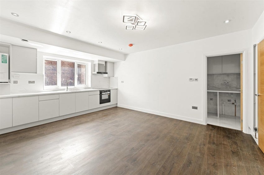 Flat Ashton Lane in Trafford