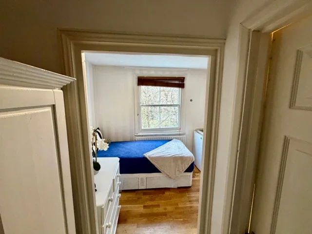 Room Holland Road in Greater London