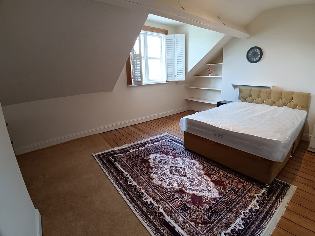 Room Fosse Road South in Leicester