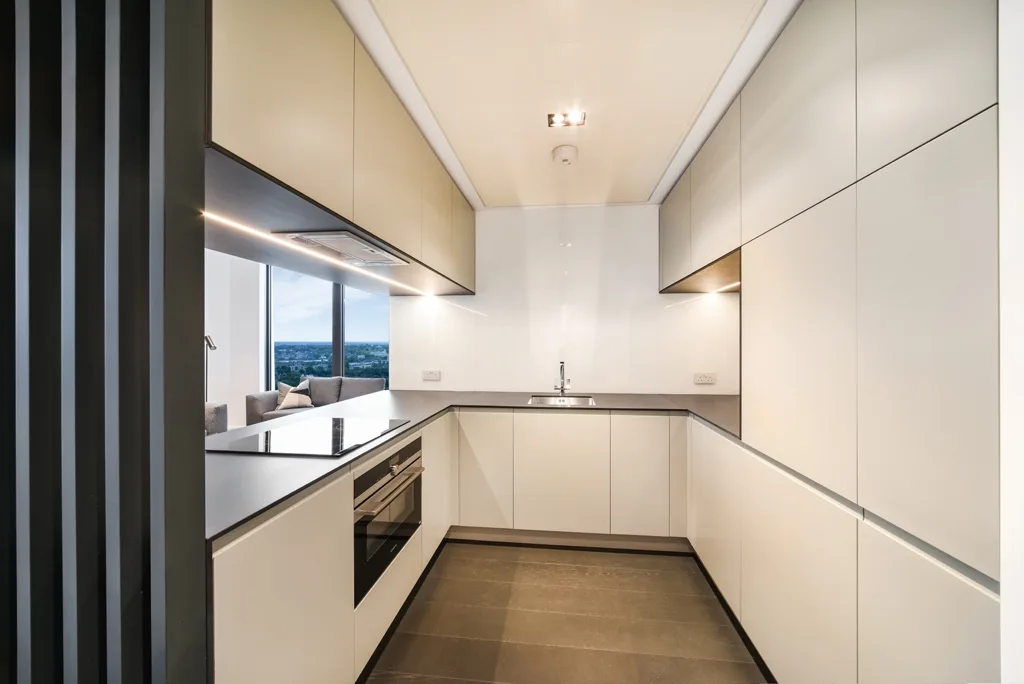 Flat Bradfield Road in Greater London